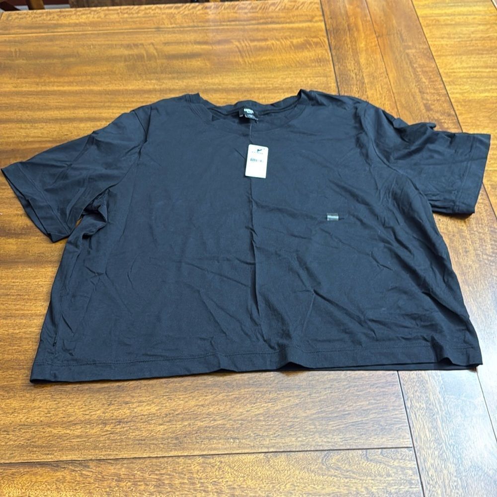Express Cropped T Shirt Size Large